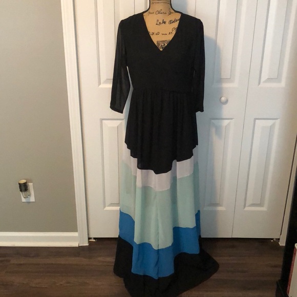 Dresses & Skirts - NWOT Black Colorblock Maxi Dress